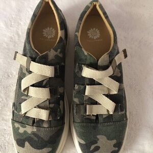 Yellow Box Camouflage Canvas Shoes